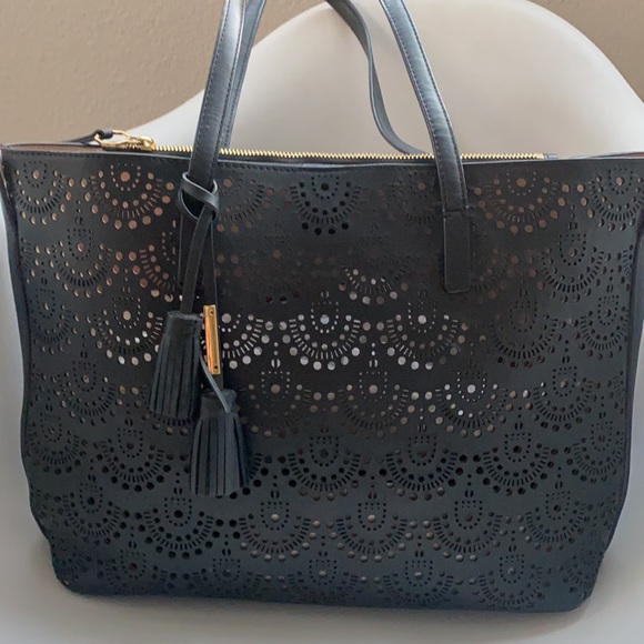 Black Handbag - Picture 2 of 7